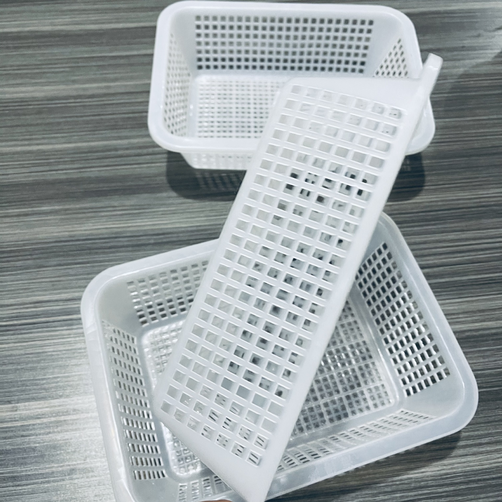 Plastic White Square Basket Square Basket Drain Basket Seafood Basket Breakfast Fast Food Storage Basket Open-Eye Basket 1 Yuan 2 Yuan Wholesale