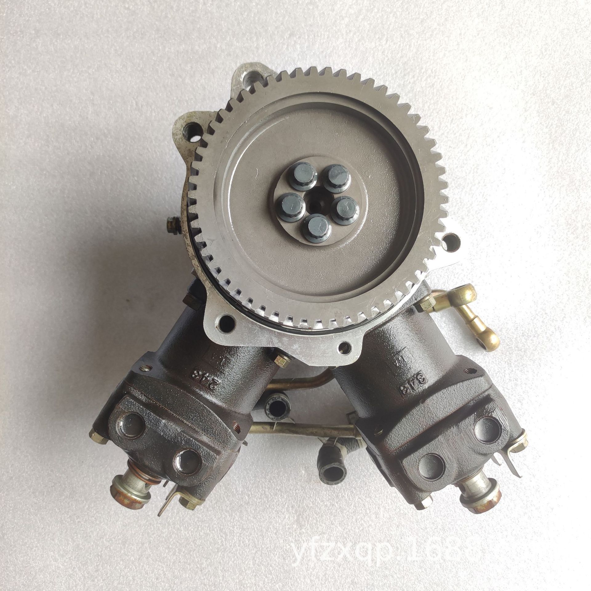 五十铃6wg1发动机打气泵 空气压缩机 双缸 1-19100300-3 isuzu