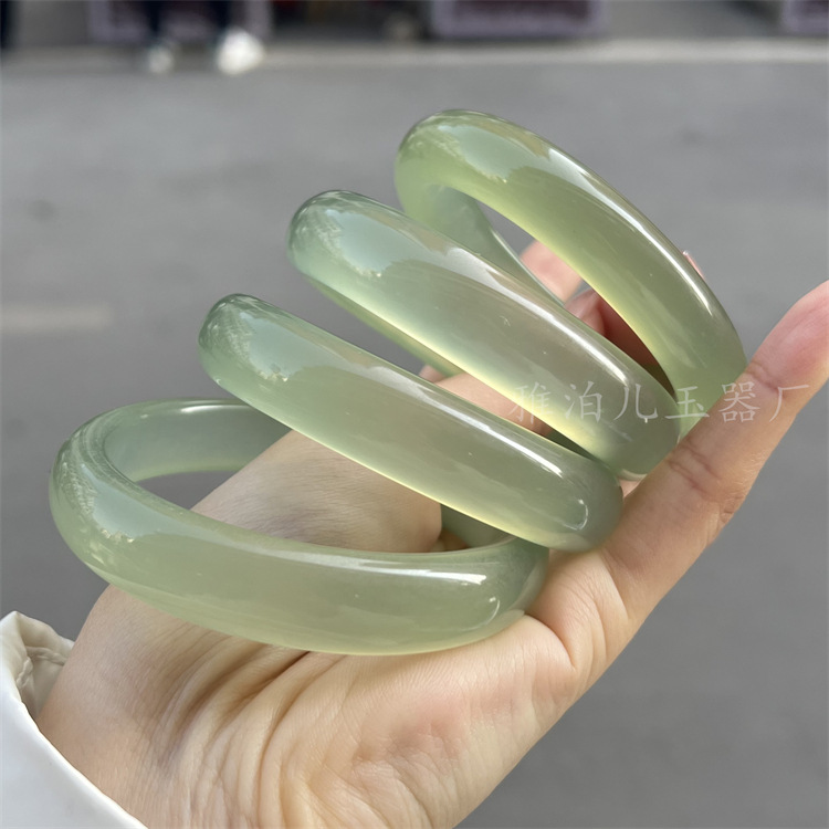 天然冰透岫玉手镯180料碧绿岫玉手镯高冰种晴水色宽条玉手镯子