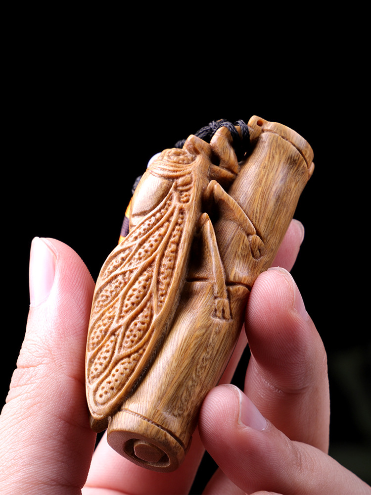 绿檀手把件一鸣惊人 手工木雕工艺品金蝉抱竹木质竹节夏蝉把玩件