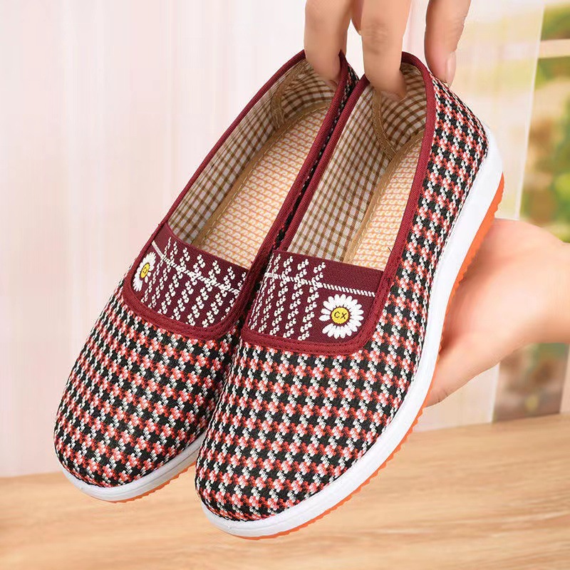 Spring and Summer New Old Beijing Cloth Shoes Women's Middle-Aged and Elderly Granny Shoes Soft Bottom Comfortable Non-Slip Breathable Mom Flat Shoes