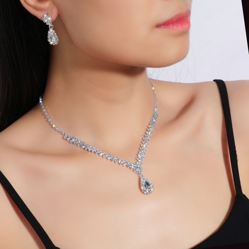 Cross-Border Hot Selling Exquisite Claw Chain Necklace and Earrings Suite Two-Piece Set Water Drop Necklace Clavicle Chain Dinner Accessories for Women