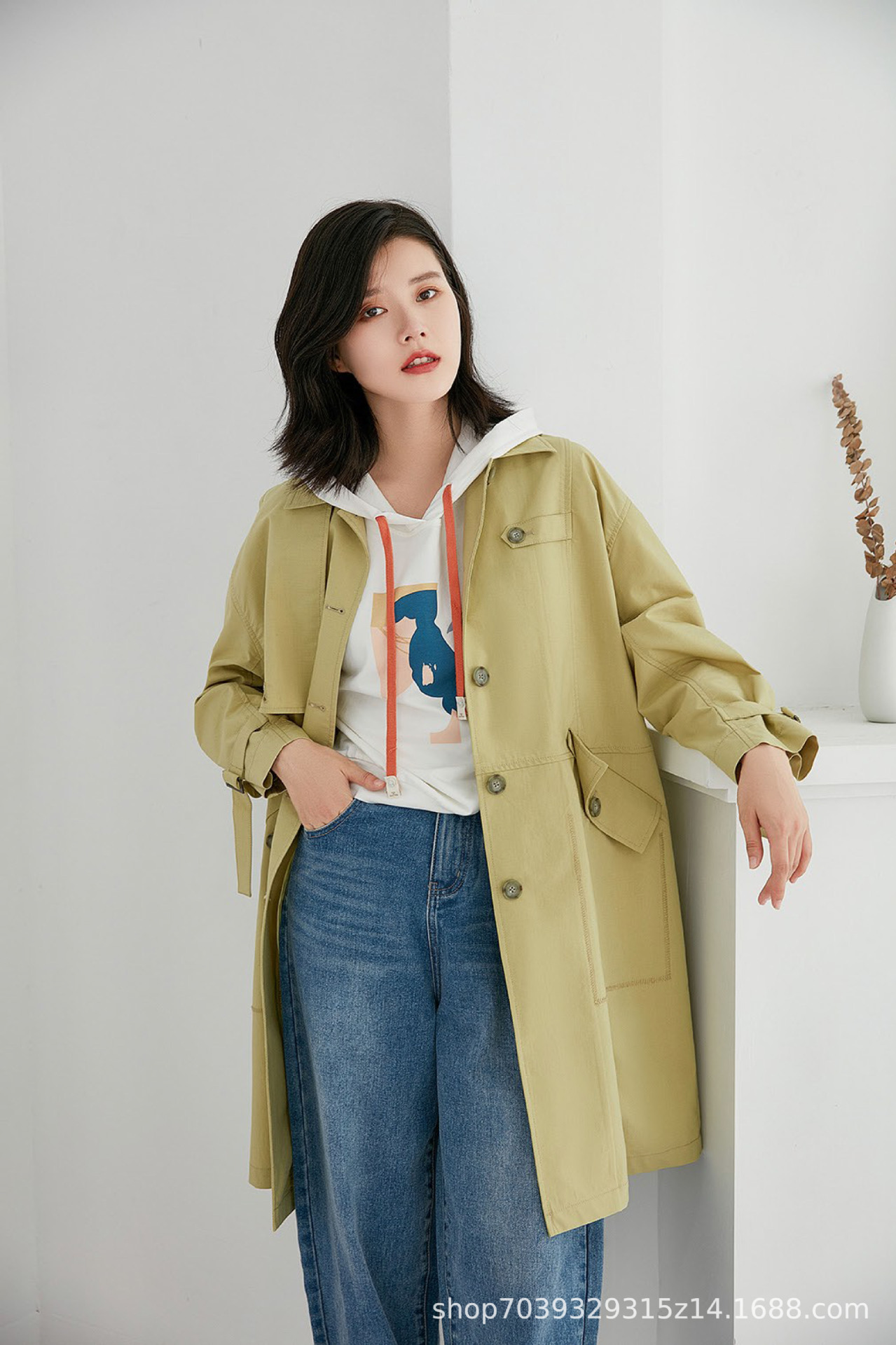 杭州四季青服装批发市场折扣女装 艾沸21冬 大码女装羽绒服