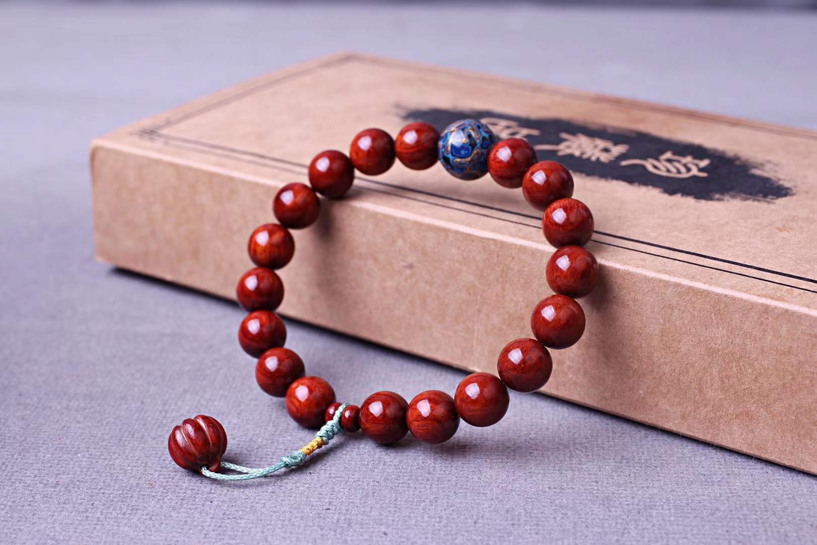 2cm手持单圈佛珠手串 鸡血红木质手链配大漆珠