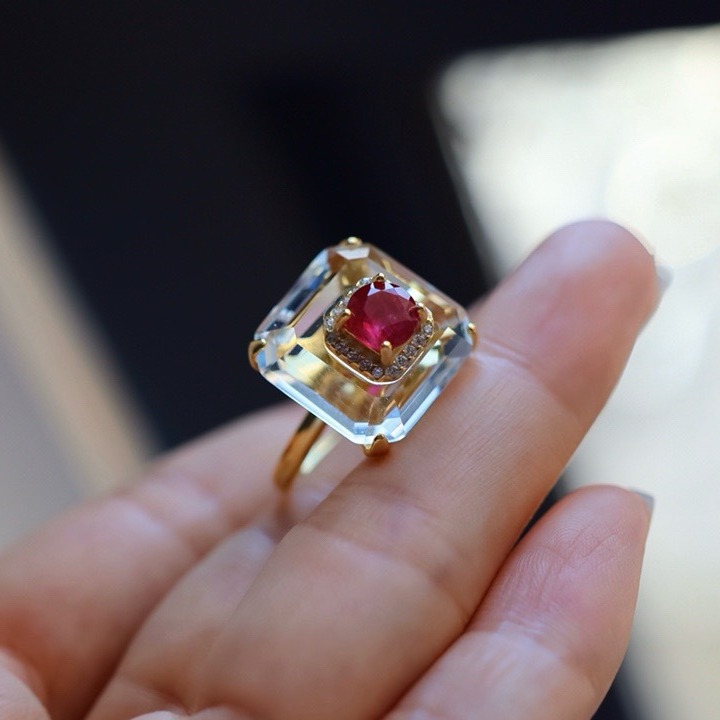 轻奢感红宝石水晶方戒 纯银镀18k金红宝石水晶钥匙鸽血红戒指吊坠