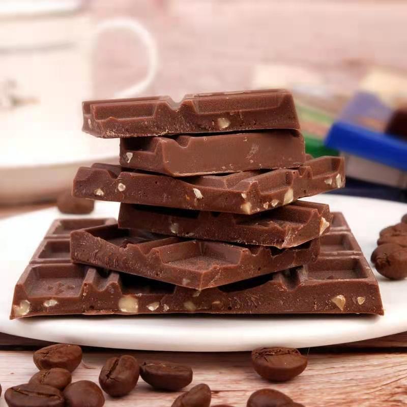 城堡巧克力80g 俄罗斯进口 榛子夹心牛奶果仁排状休闲零食4块包邮