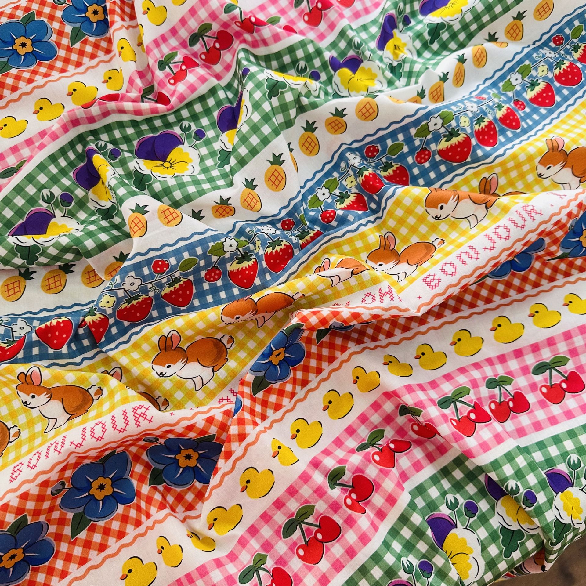 全棉ins风数码印花面料 碎花卡通松鼠水果布料棉布桌布连衣裙童装