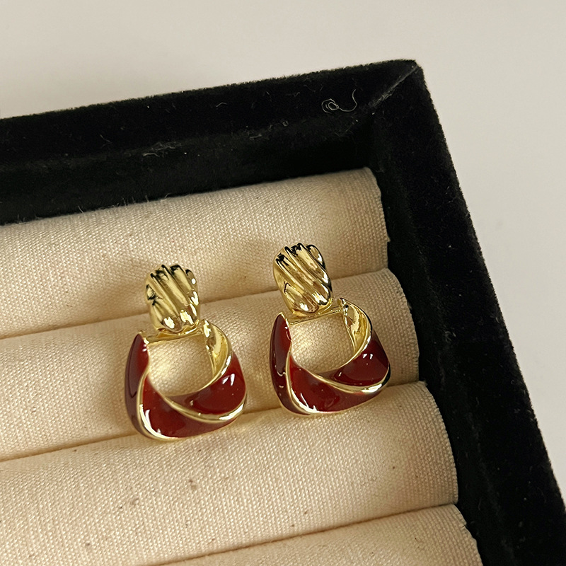 Red Earrings Women's Retro Hong Kong Style High-Grade Earrings 2023 New Popular Unique Niche Autumn and Winter New Year Earrings