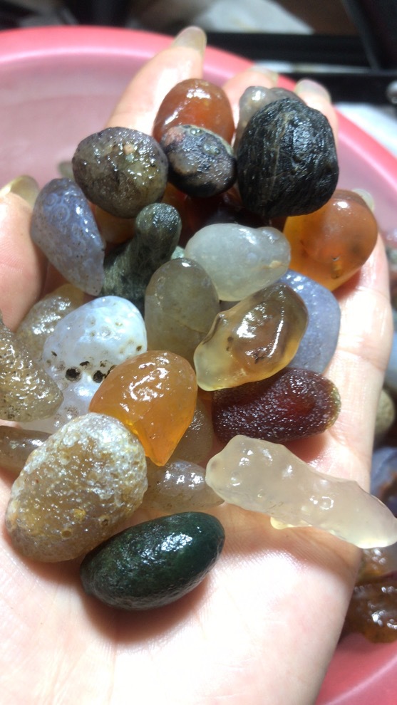 阿拉善戈壁原石玛瑙彩色鱼缸石