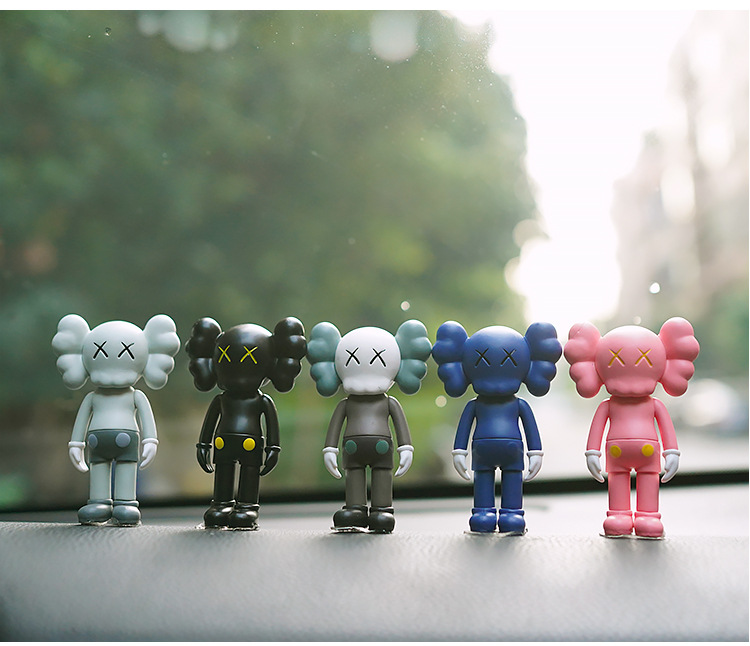 小号站姿xx眼公仔汽车摆件ins潮流行车内装饰可爱创意内饰品