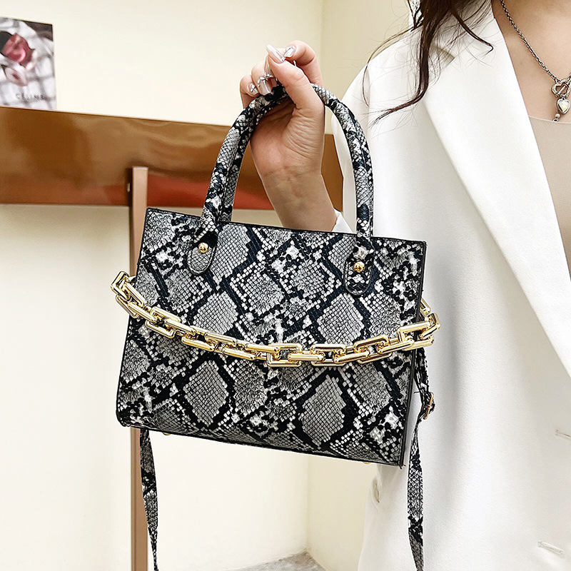 Fashion Street Shooting Snakeskin Pattern Small Handbags Female 2022 Trendy New European and American Style Exotic Shoulder Crossbody Small Square Bag