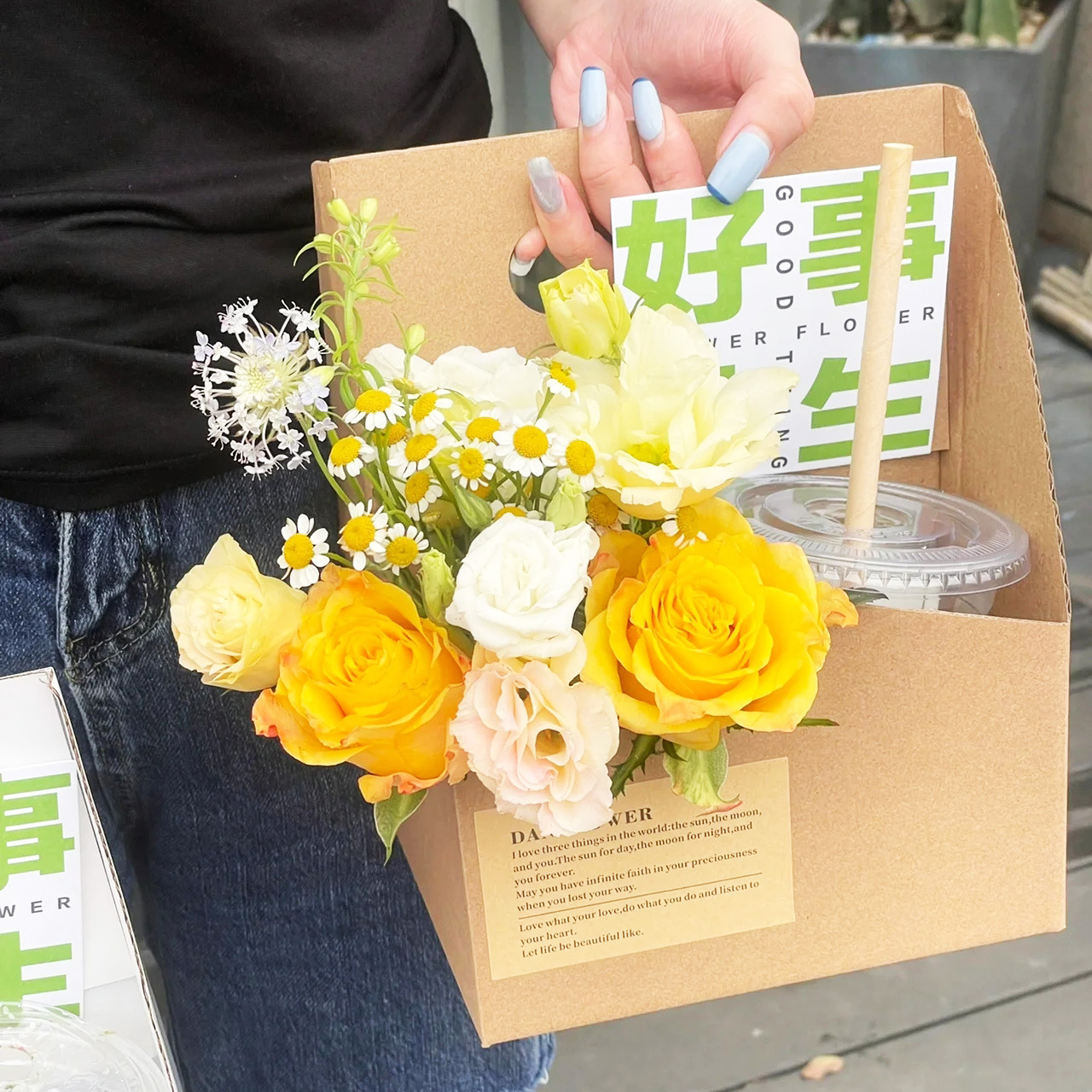 牛皮纸花艺咖啡手提花盒批发伴手礼盒花束包装鲜花手提花篮礼品盒