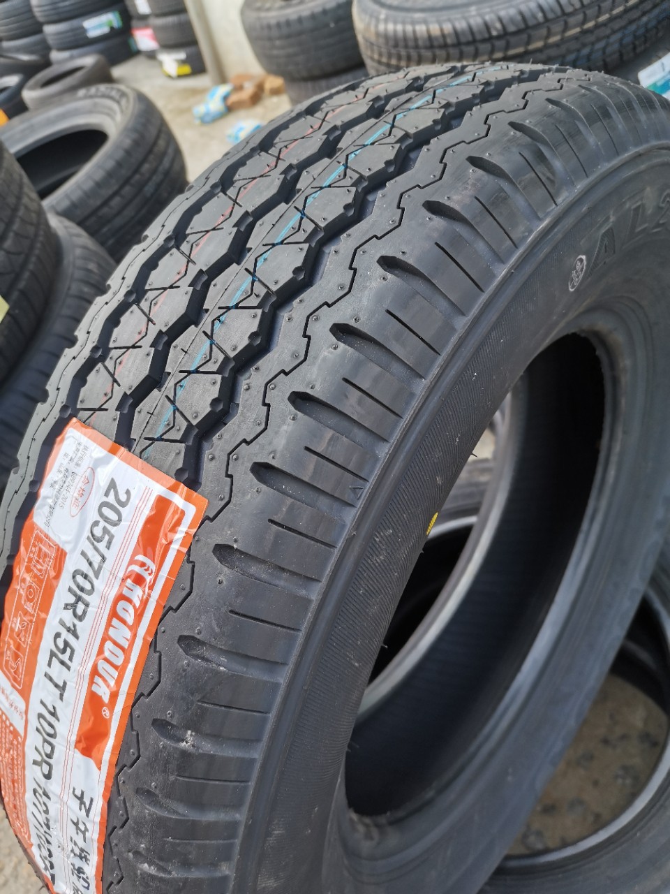 奥诺轮胎205/70r15lt 10pr 十层加厚重 适配福田/金杯海狮 商务车