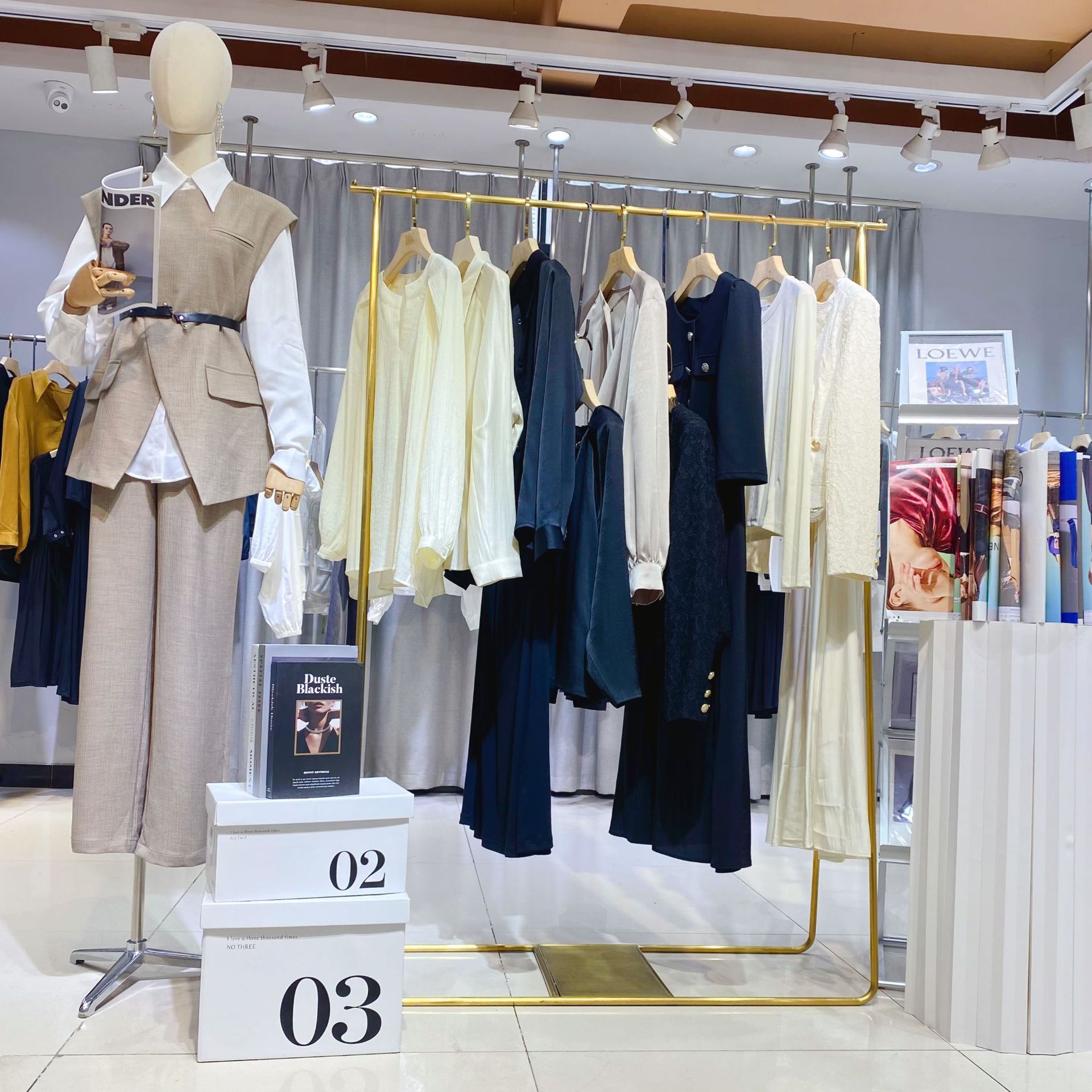 品牌折扣女装批发撤柜女装尾单清货尾款货实体店直播货源供应批发