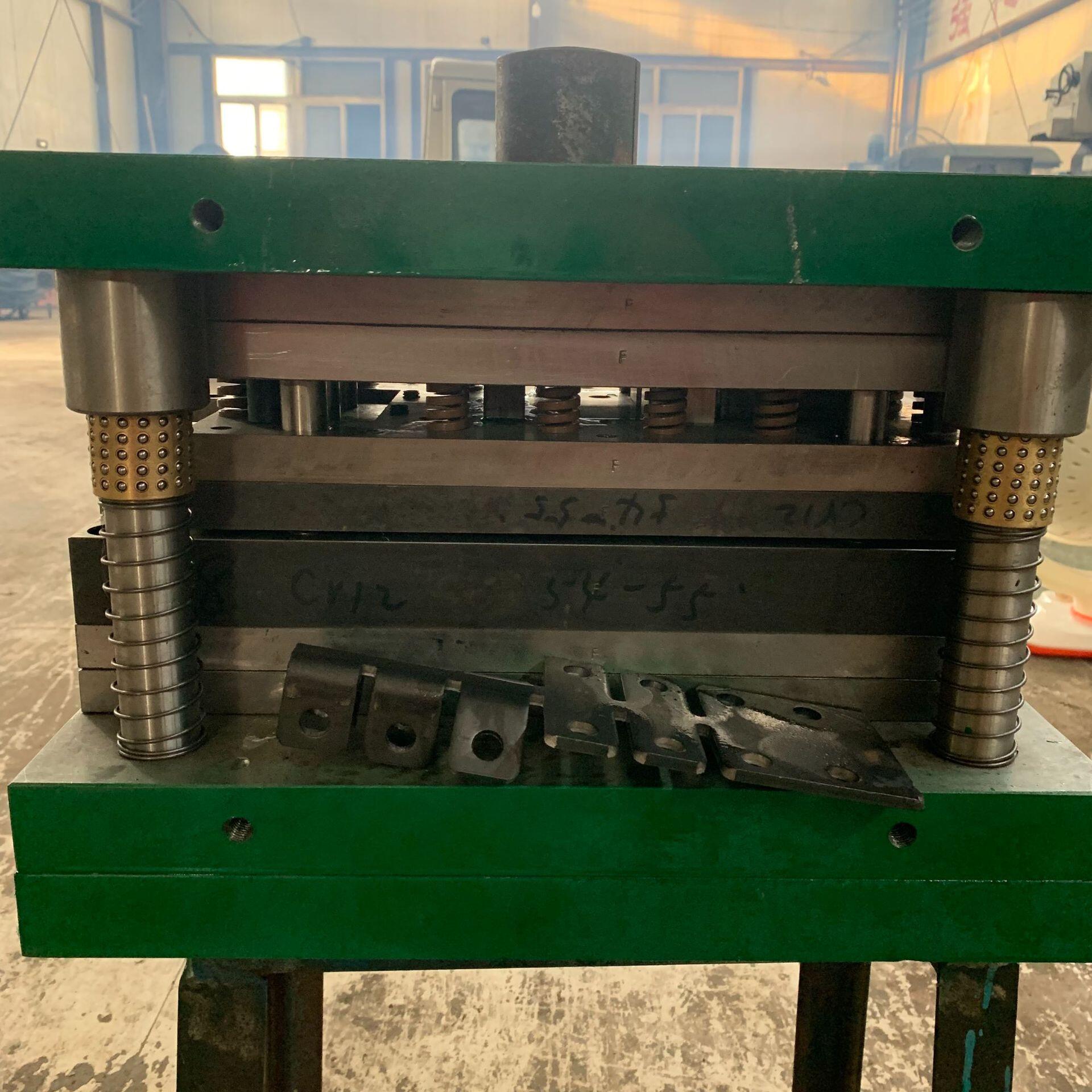 厂家供应模具  精密冲压模具  金属成型冲压模具