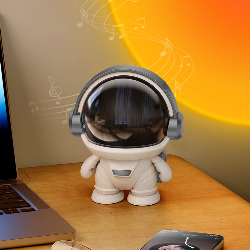 Creative Spaceman Astronaut Wireless Bluetooth Speaker Tws Couplet Space Robot Cute Speaker Subwoofer