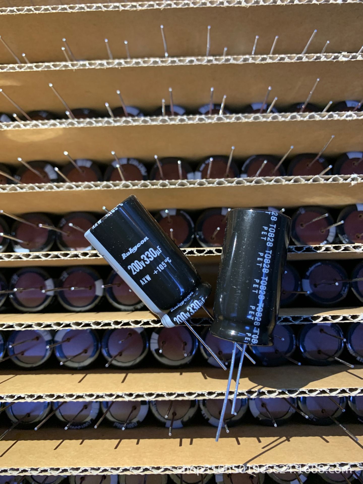 黑金刚电解电容 220v330uf 16*40mm axw系列 330uf220v 原装原盒