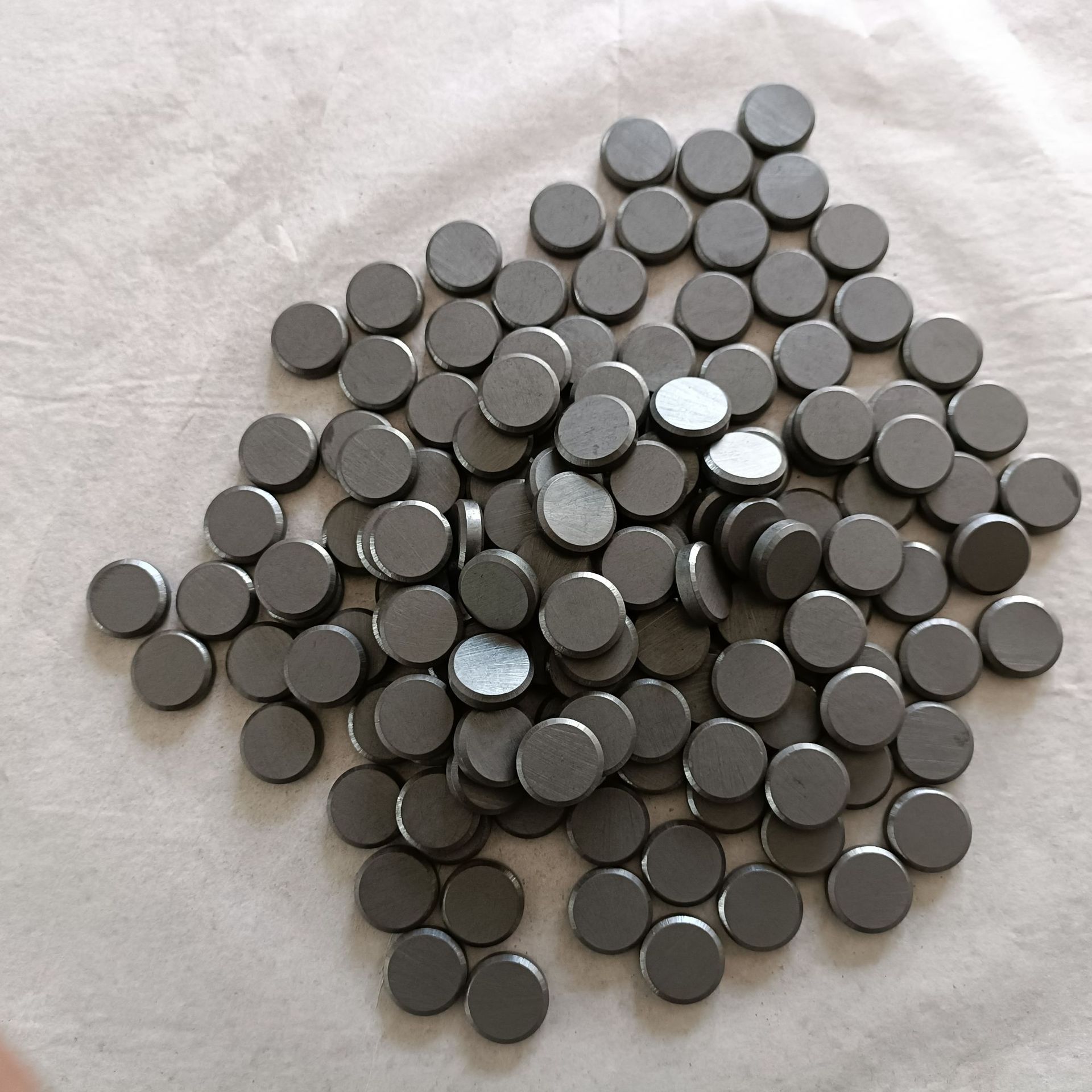 黑色铁氧体圆片 d18*5 20*5圆形磁铁 冰箱小磁铁 单面磁普磁现货