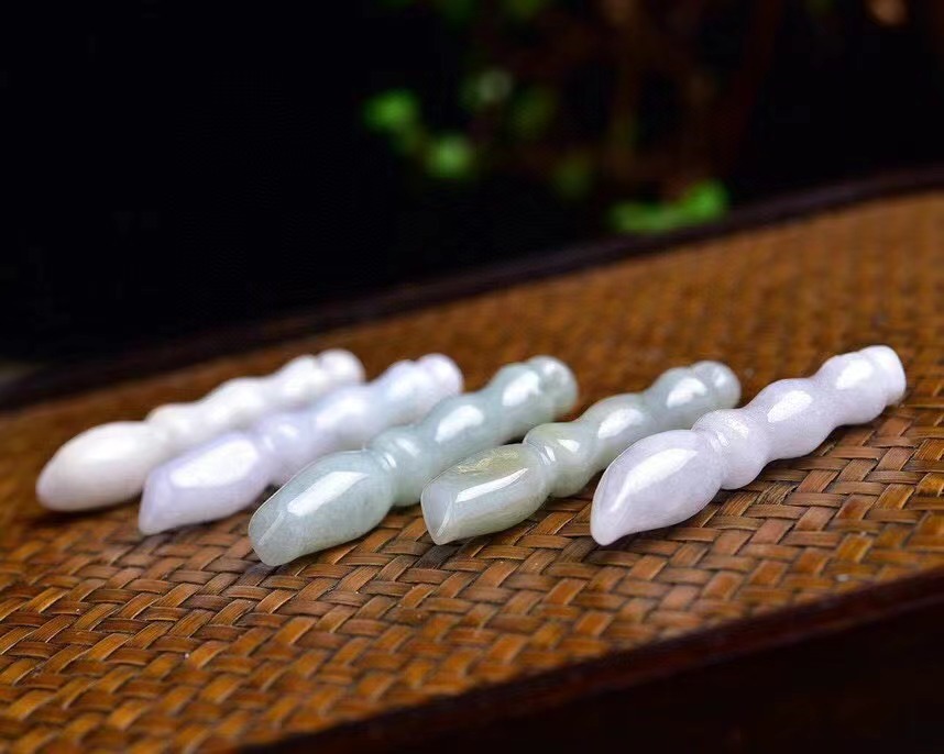 天然a货翡翠文昌笔吊坠 水头好颜色随机 可做吊坠 尺寸:43*6mm