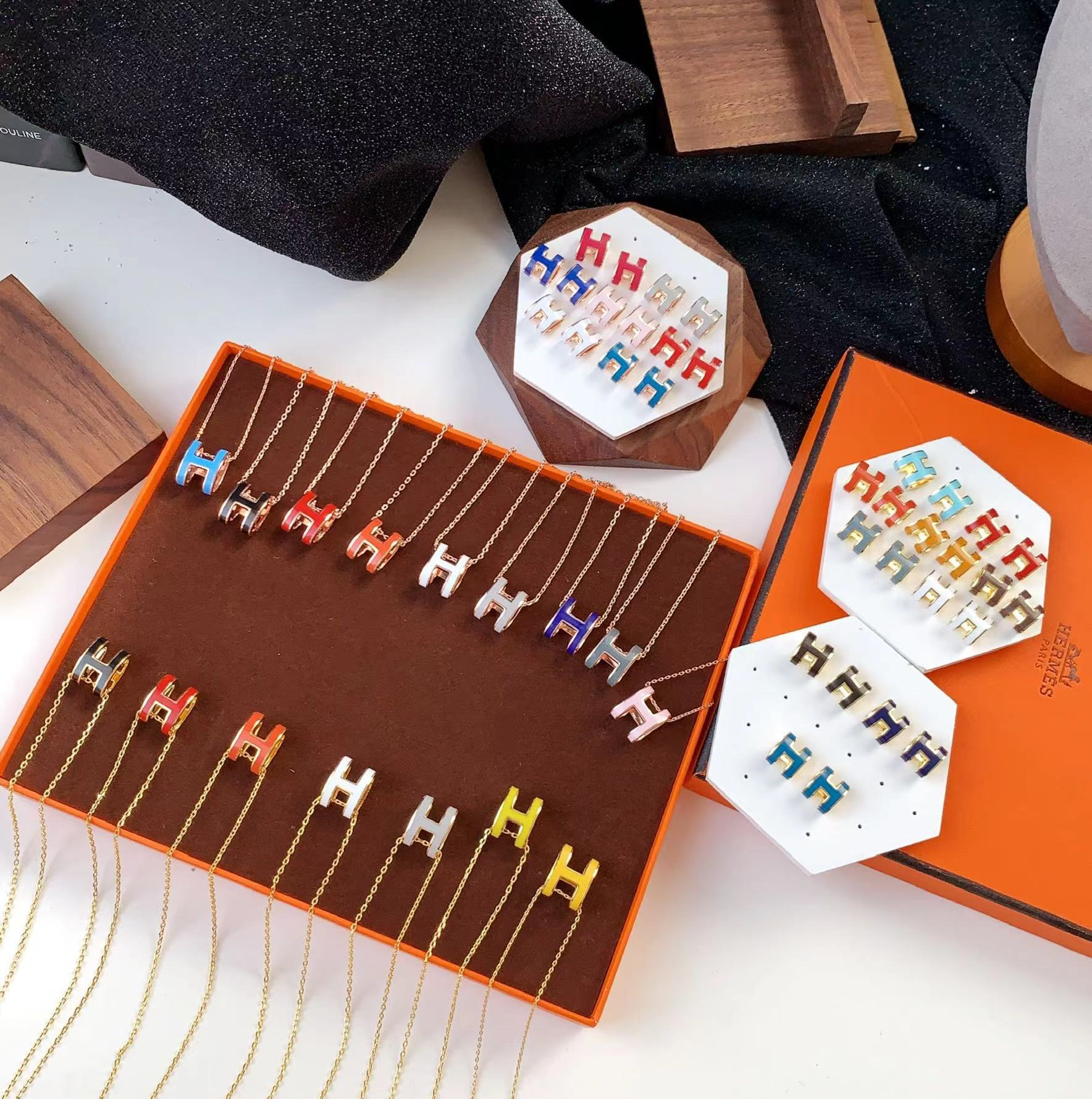 v金高版本hermes爱马仕项链女大号h字母ncn珐琅吊坠情侣锁骨项链