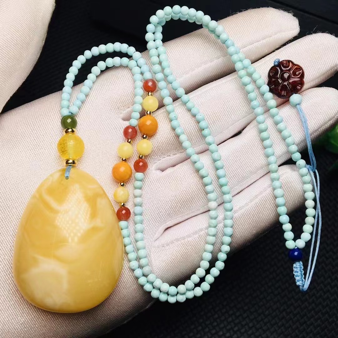 天然琥珀蜜蜡俄料吊坠项链鸡油黄白妖花搭配原矿绿松石链纹路妖孽