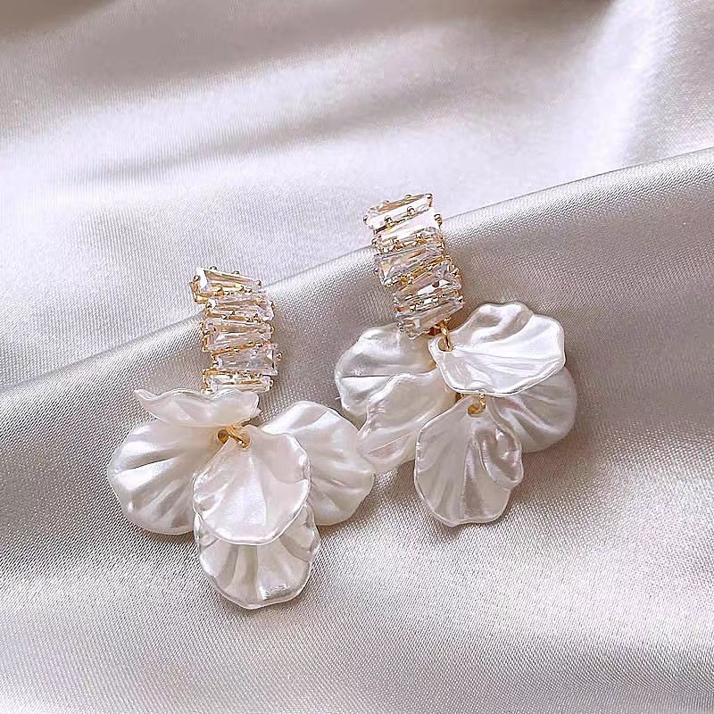 French Pearl Earrings for Women Light Luxury Temperament High-Grade Earrings Special-Interest Design Unique 2023 New Popular Earrings