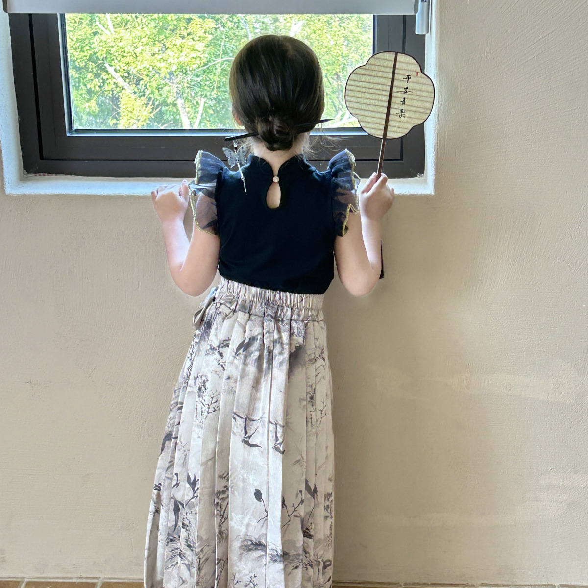 Chinese style vest skirt for girls 2024 Summer new style golden thread top with Clip + skirt children's clothing for 2-4-8 years old image