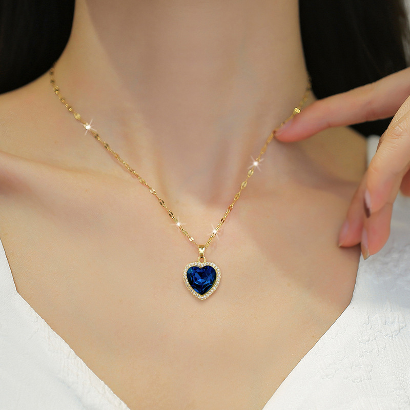 [Titanium Steel] Fully Jeweled Loving Heart Light Luxury Temperament Gorgeous Full Diamond Necklace Female Online Influencer All-Match Clavicle Chain Titanium Steel Chain