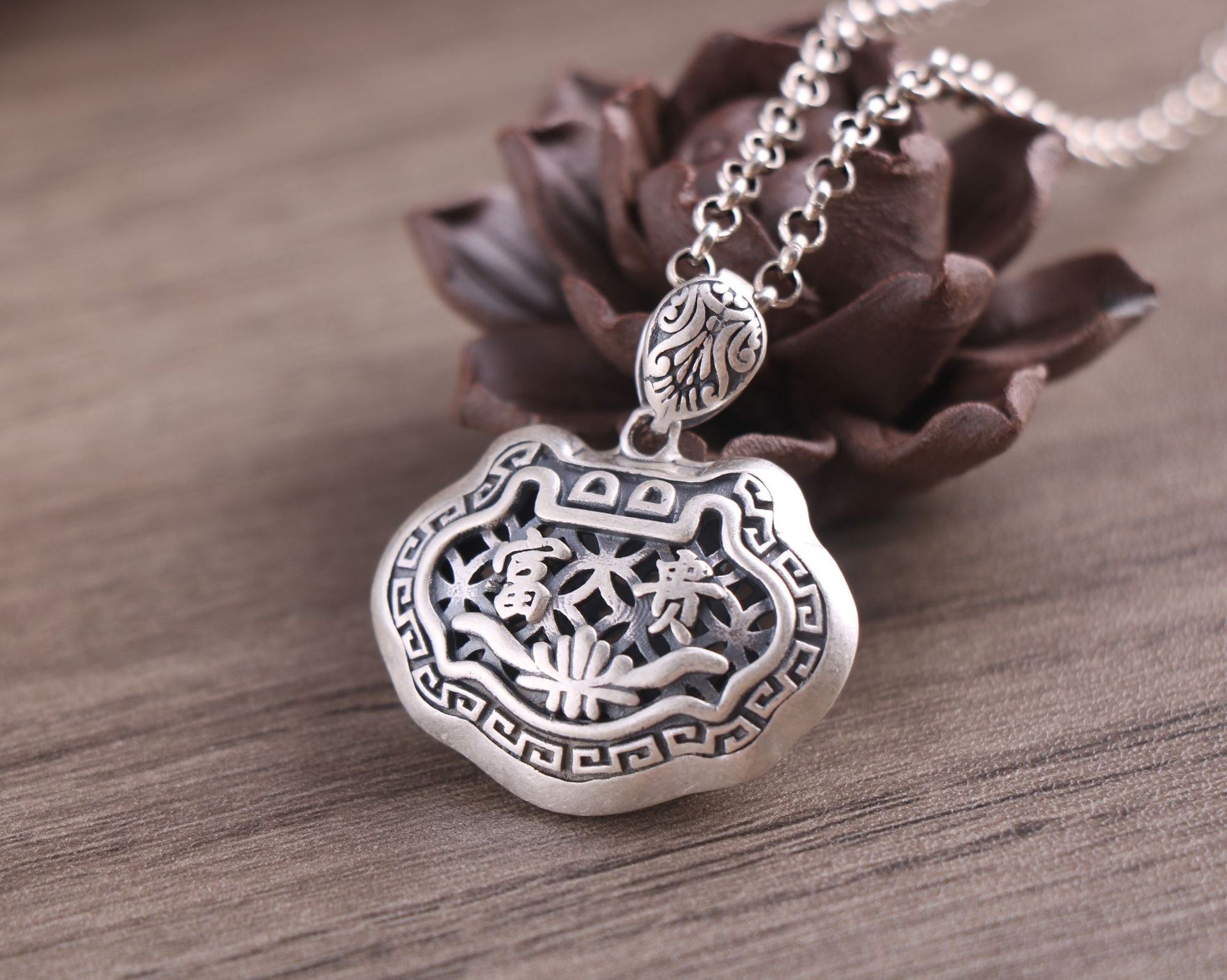 999足银仿古系列吊坠 平安富贵字样银挂件镂空做旧锁包民族风文艺