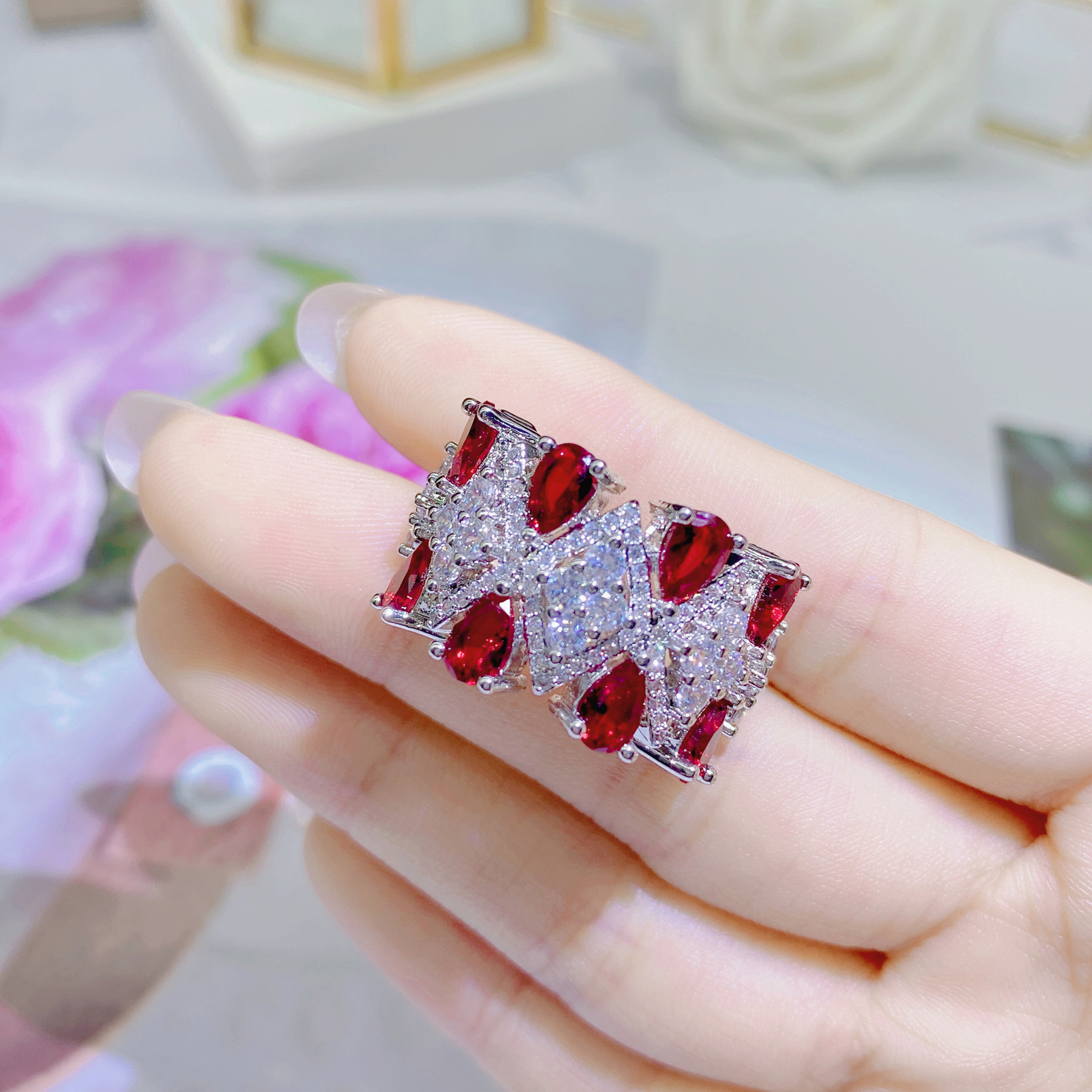 小红书高端珠宝仿真鸽血红宝石戒指 宴会婚庆鸡尾酒舞会饰品批发