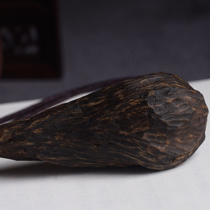 越南芽庄黑油老料沉水黑奇楠沉香原木雕随型素牌念珠挂牌吊坠挂件