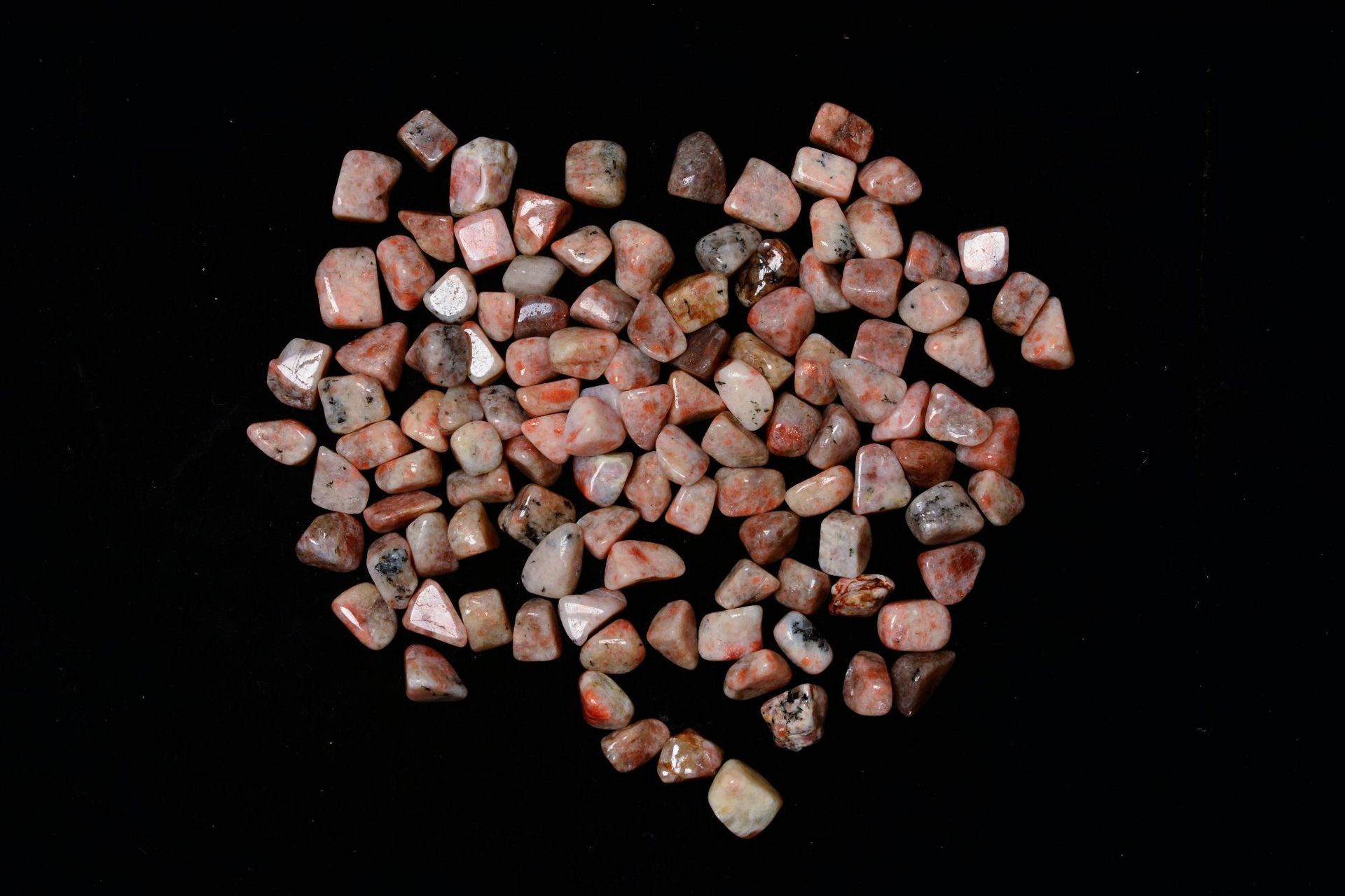 天然日长石 水晶打磨原石矿石摆件奇石玉石红色石头扩香薰晶石