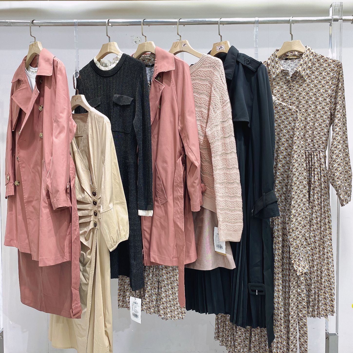 上海女装品牌拉素女装折扣批发反季系列货一手货源秋冬外套女直播