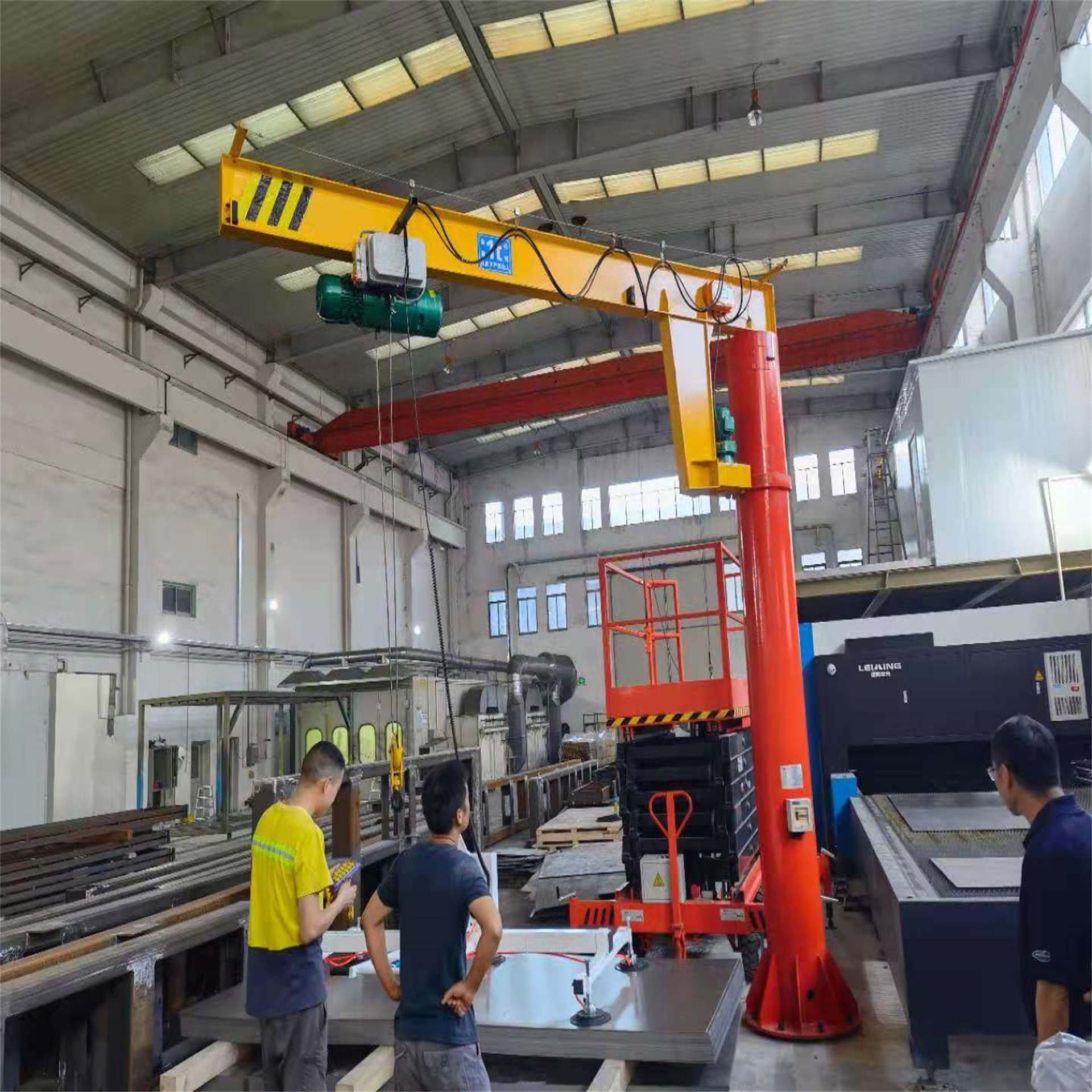 旋臂行式起重机