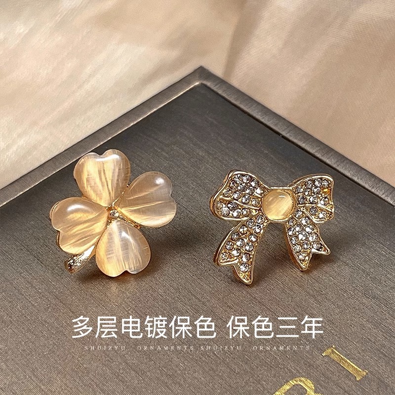 Brooch High-End Women's 2023 New Brooch Pin Neckline Anti-Exposure Artifact Fixed Chest Clothes Pin Accessories