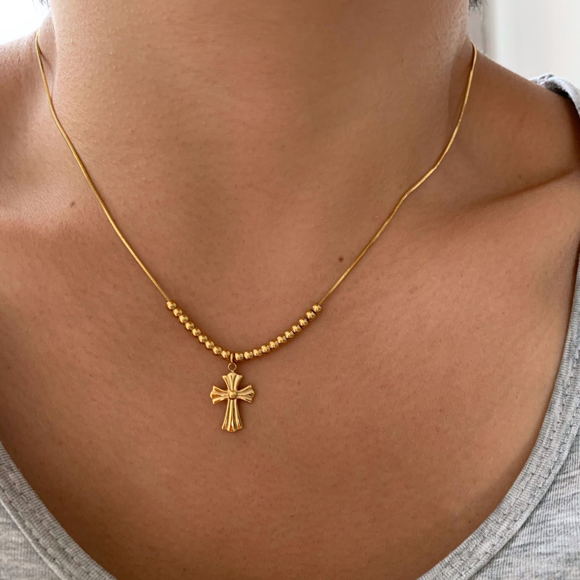 洗澡不用摘的金色钛钢项链 十字克罗心吊坠颈链简约复古锁骨链女