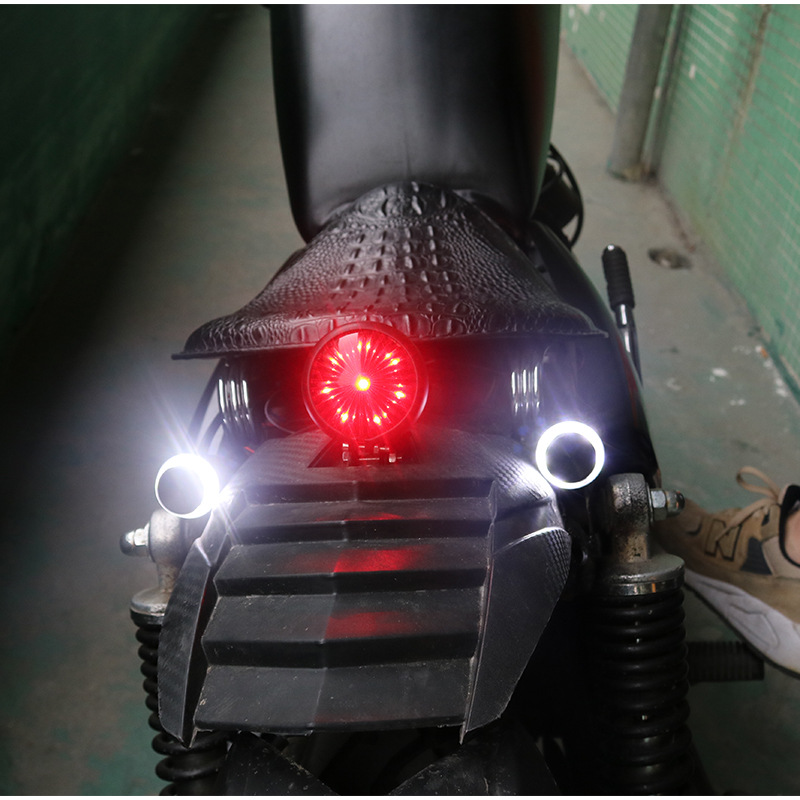 适用于摩托车改装led尾灯哈雷复古行车灯 金属刹车灯摩托食人鱼尾