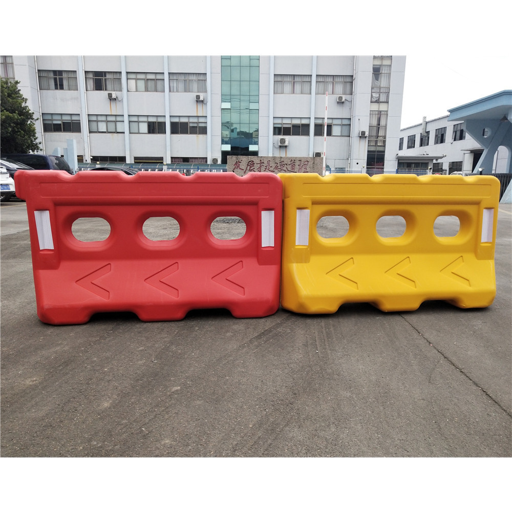 新料吹塑三孔水马滚塑防撞桶塑料隔离墩 pvc市政水马围挡注水路障