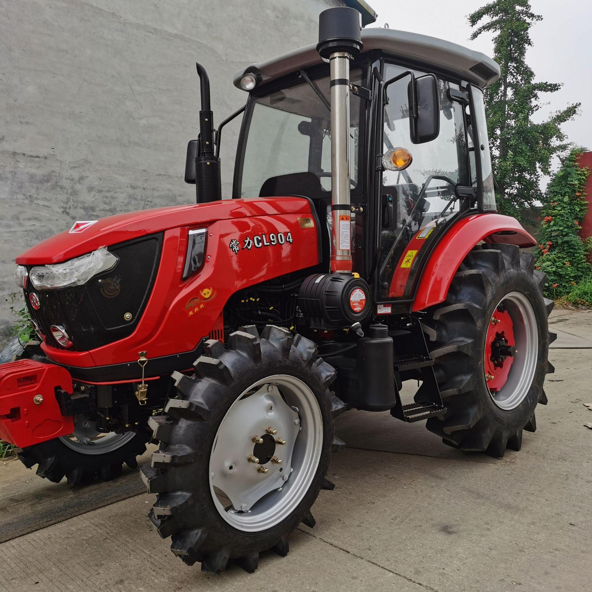 农用四轮车拖拉机图片