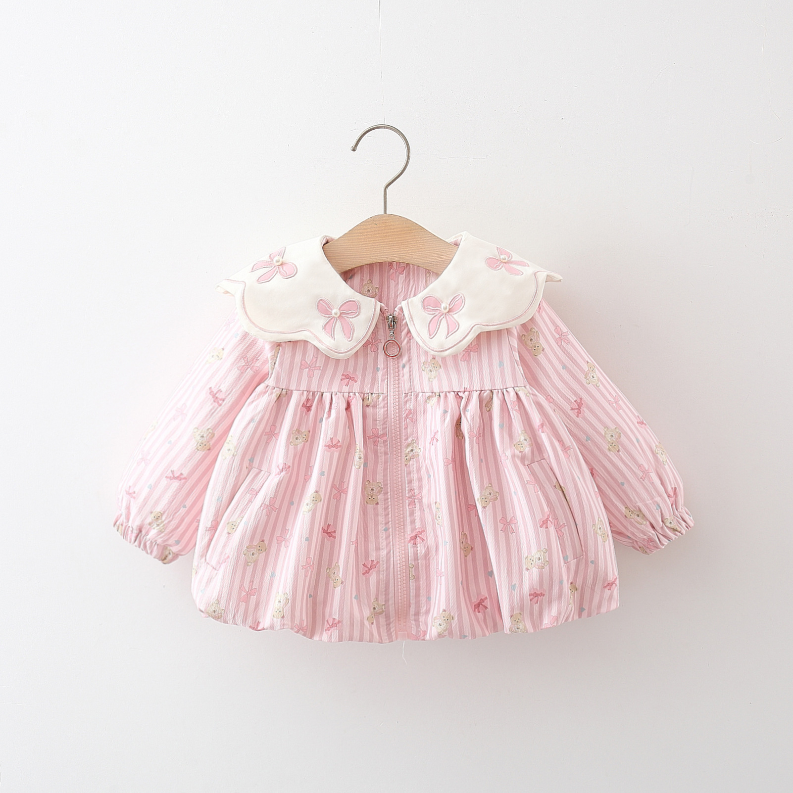 2024年秋季新款领子蝴蝶结珍珠绣花外套  女童可爱条子印小熊风衣