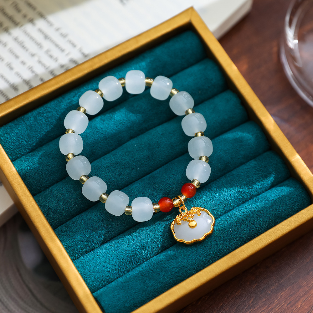 New Chinese Exquisite Jade Hare Bracelet for Women Ins Special-Interest Design Good-looking Crystal Fu Character Bracelet Ornament Wholesale