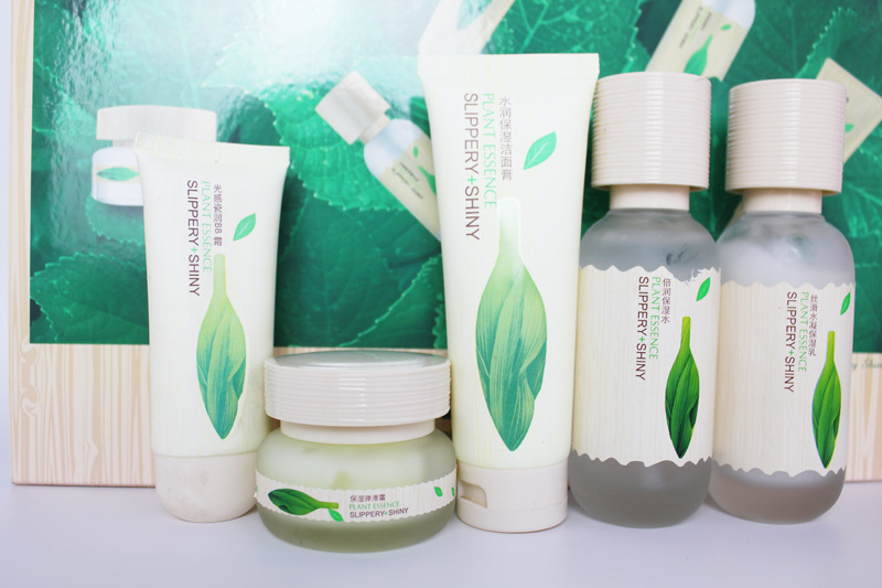 特露白植萃补水保湿系列洗面奶水乳霜bb