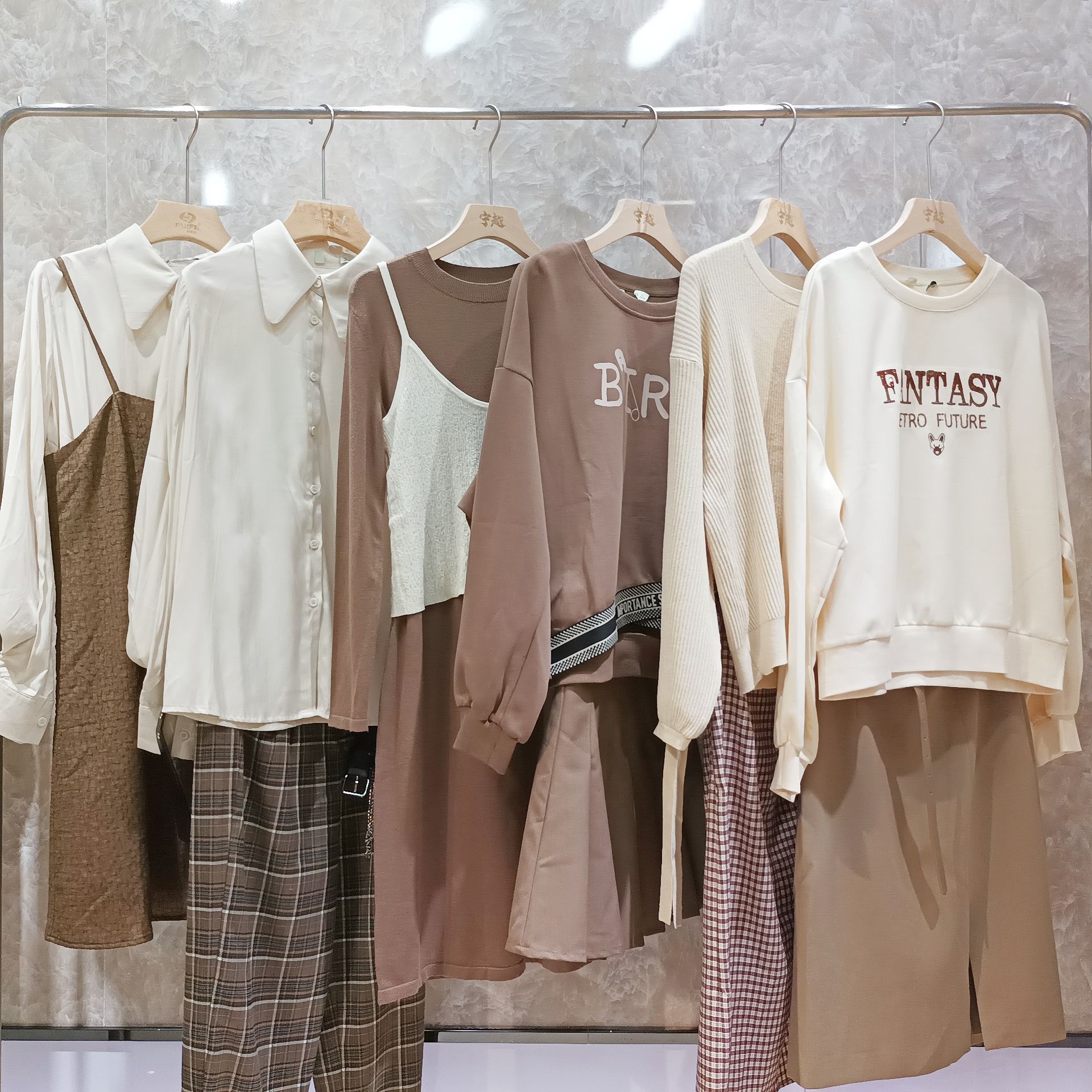 品牌折扣女装23春秋季新款撤柜尾货批发十三行实体店专柜剪标清仓