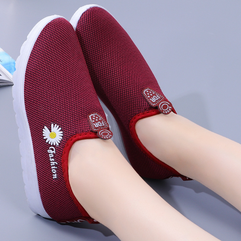 2023 Spring New Old Beijing Cloth Shoes Soft Bottom Comfortable Slippers Slip-on Lazy Shoes Stall Running Shoes