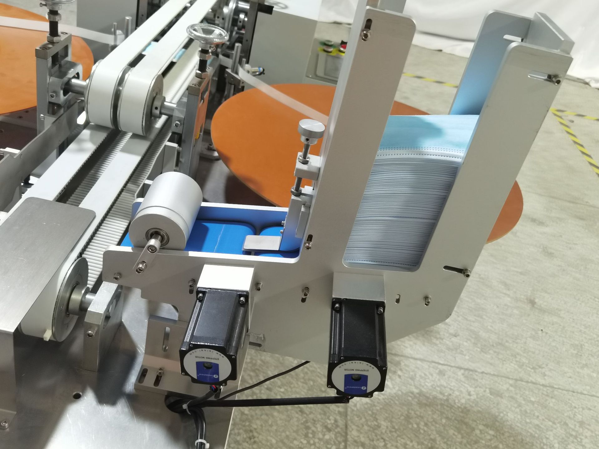 绑带式口罩机全自动头戴式平面一拖一一次性口罩外科手术口罩设备