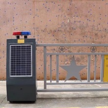 市政道路十字路口太阳能远程移动伸缩机器人带警示灯交通隔离护栏