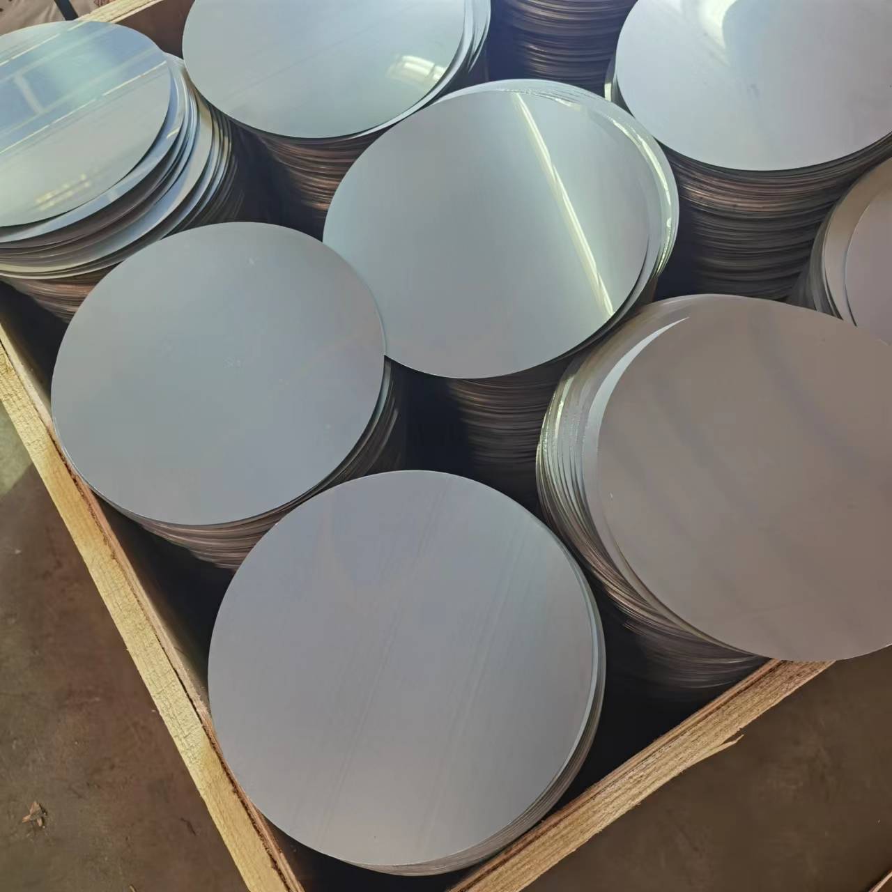 410大型冲床60-800mm模具齐全201j3j1ba拉丝抛光201不锈钢圆片j3相似