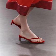 2024夏季新品女鞋红色夹趾中跟露跟猫跟时尚凉鞋人字拖外穿凉拖