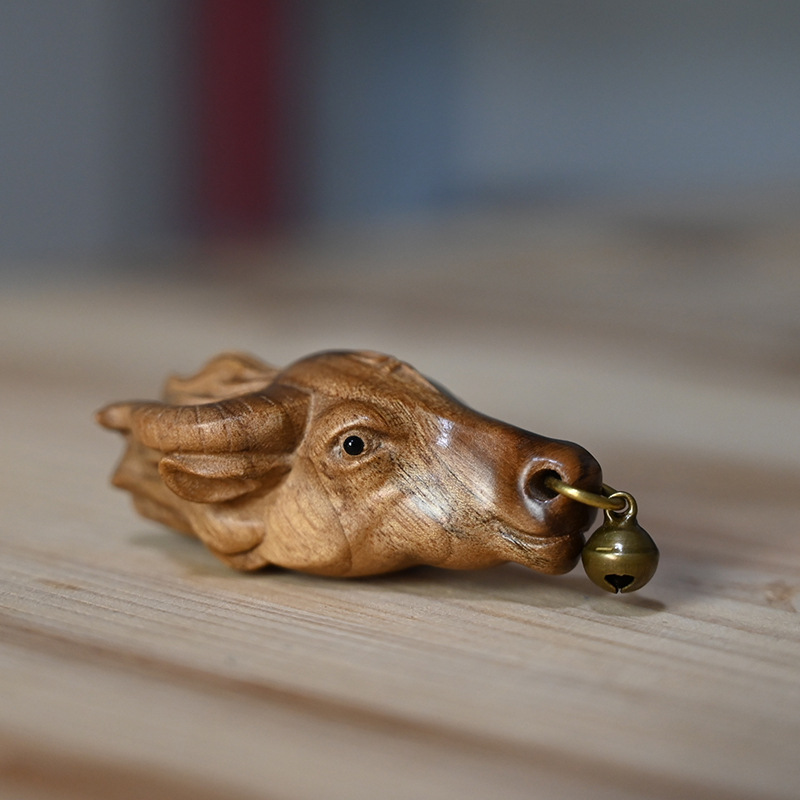 金丝楠木雕刻十二生肖牛文玩手把件个性随身牛头铜铃铛木质工艺品