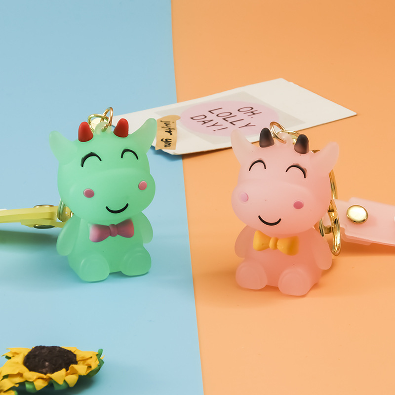 卡通笑脸牛钥匙扣情侣款挂件小公仔汽车钥匙链学生书包挂饰小礼品